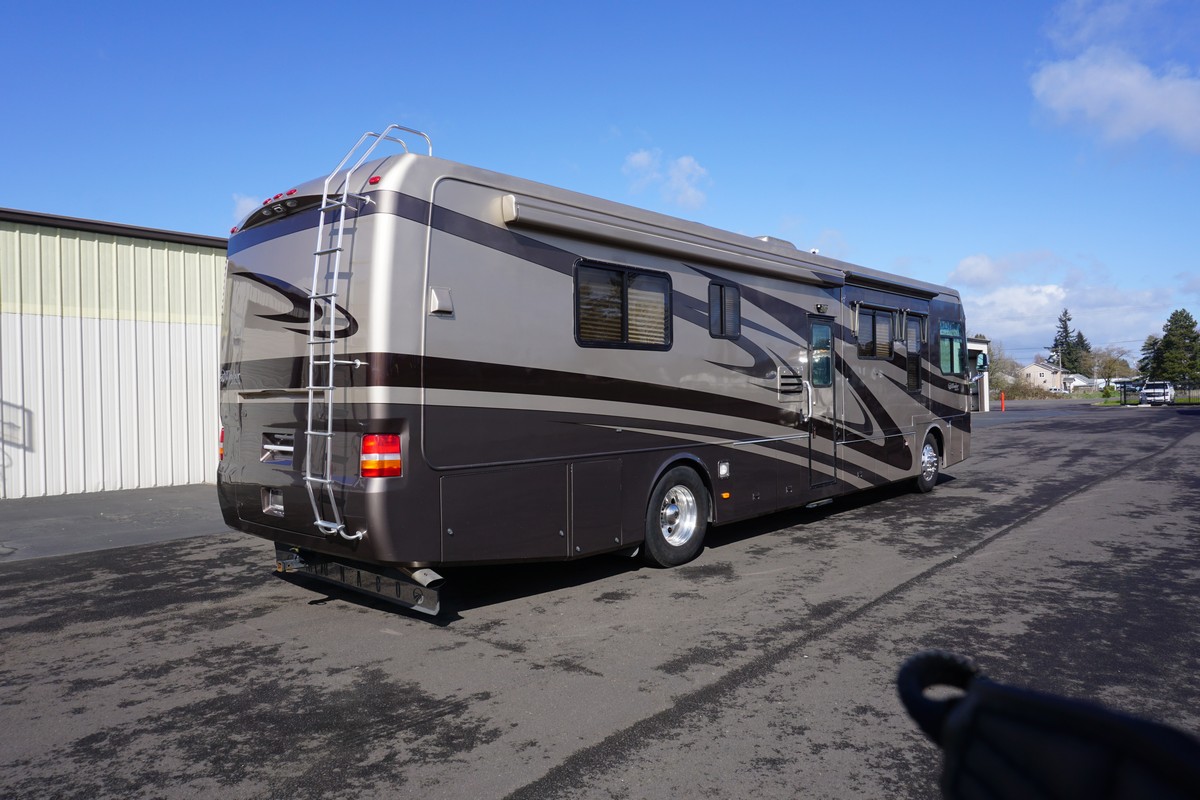 2004 Monaco Windsor 40′ | Premier RV