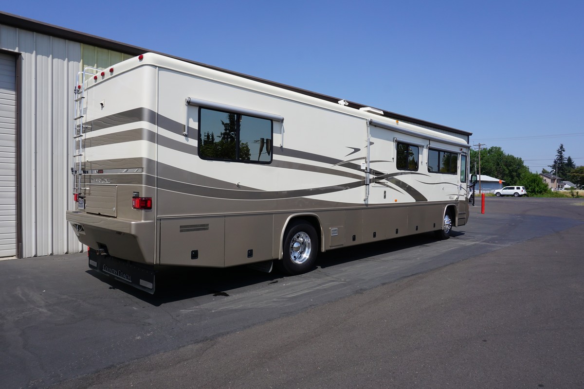 2000 Country Coach Allure 40′ | Premier RV